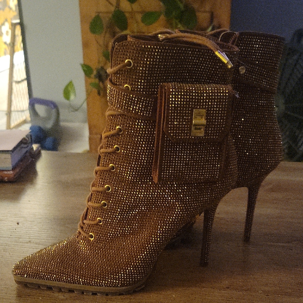 Jennifer Lopez Glittering Brown Lace-Up Heeled Boots